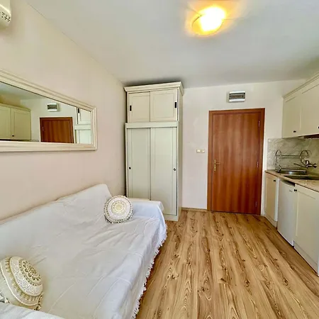 Cozy At Dawn Park Apartment Slantschew brjag