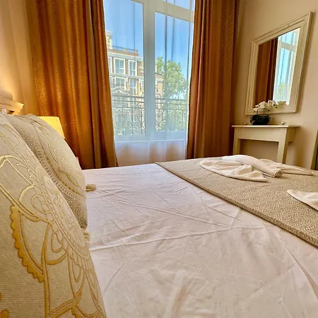 Cozy At Dawn Park Apartment *