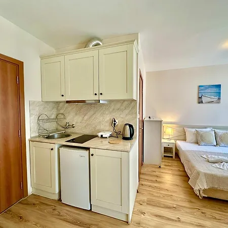 Cozy At Dawn Park Apartment